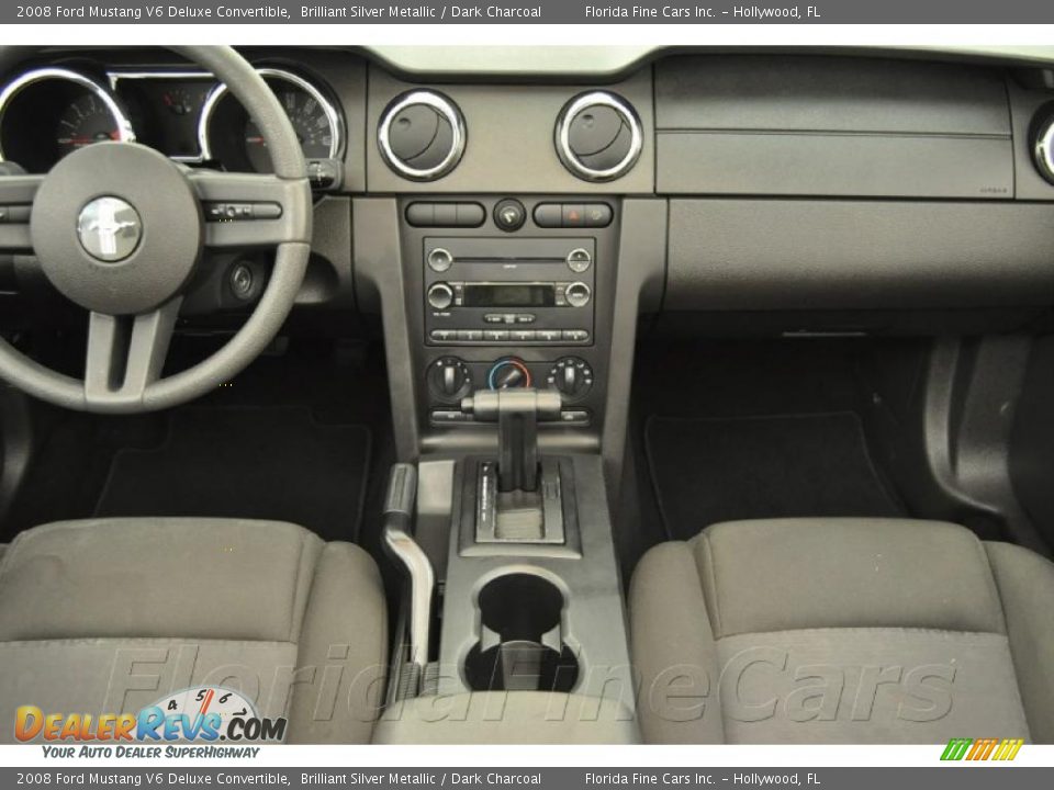 2008 Ford Mustang V6 Deluxe Convertible Brilliant Silver Metallic / Dark Charcoal Photo #18