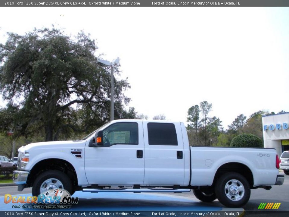 2010 Ford F250 Super Duty XL Crew Cab 4x4 Oxford White / Medium Stone Photo #2