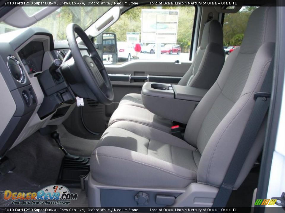 2010 Ford F250 Super Duty XL Crew Cab 4x4 Oxford White / Medium Stone Photo #5
