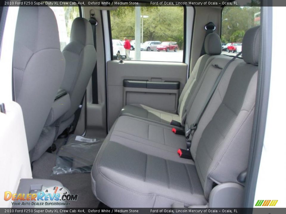 2010 Ford F250 Super Duty XL Crew Cab 4x4 Oxford White / Medium Stone Photo #6