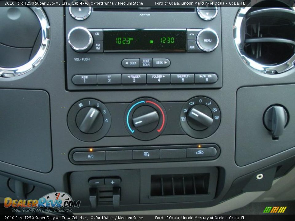 2010 Ford F250 Super Duty XL Crew Cab 4x4 Oxford White / Medium Stone Photo #9