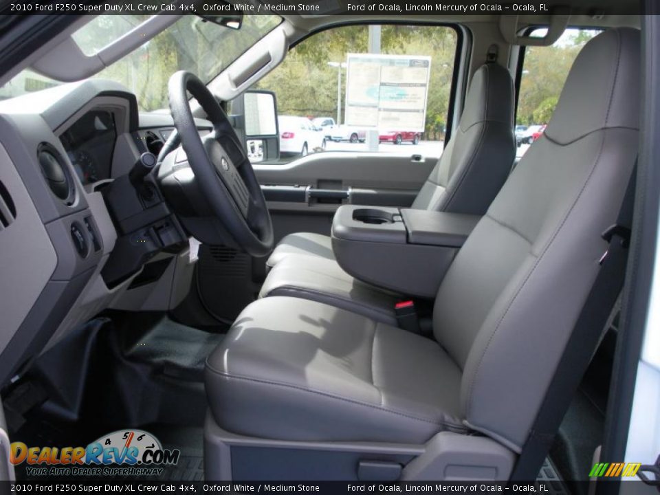 2010 Ford F250 Super Duty XL Crew Cab 4x4 Oxford White / Medium Stone Photo #5