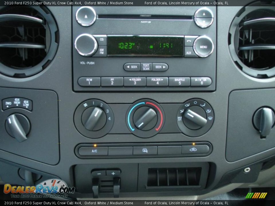 2010 Ford F250 Super Duty XL Crew Cab 4x4 Oxford White / Medium Stone Photo #9