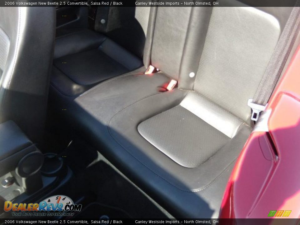2006 Volkswagen New Beetle 2.5 Convertible Salsa Red / Black Photo #15