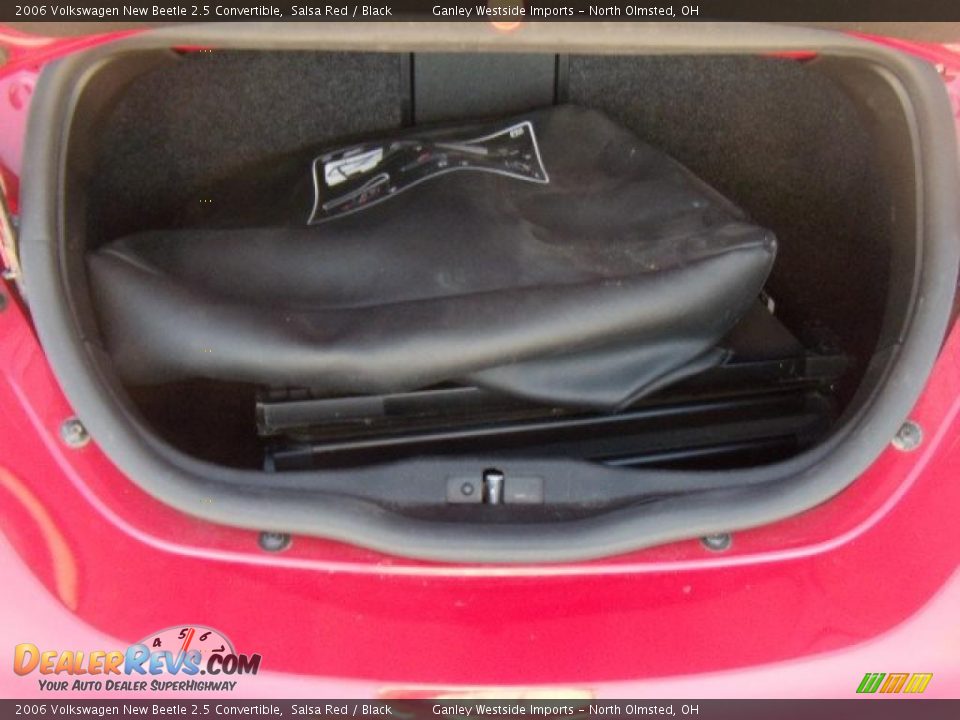 2006 Volkswagen New Beetle 2.5 Convertible Salsa Red / Black Photo #18