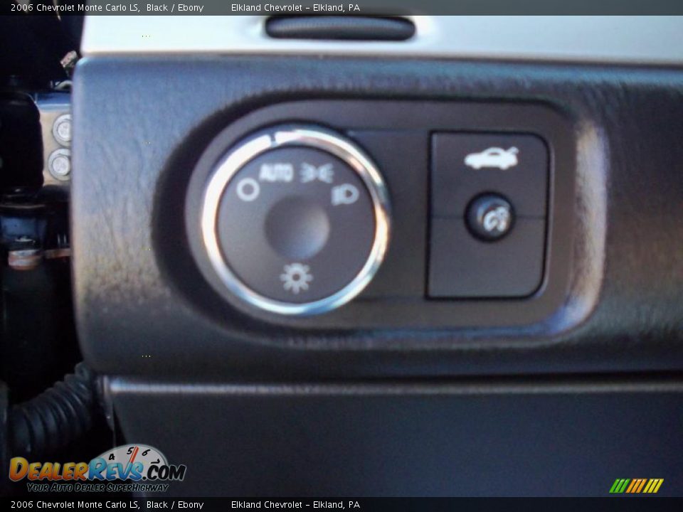 2006 Chevrolet Monte Carlo LS Black / Ebony Photo #20