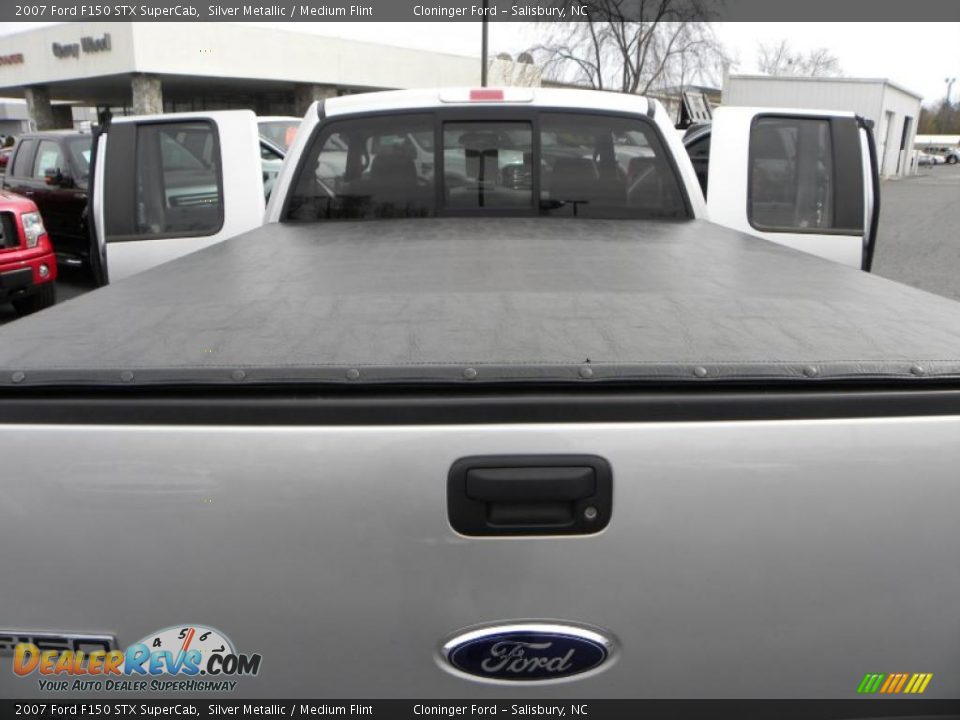2007 Ford F150 STX SuperCab Silver Metallic / Medium Flint Photo #10