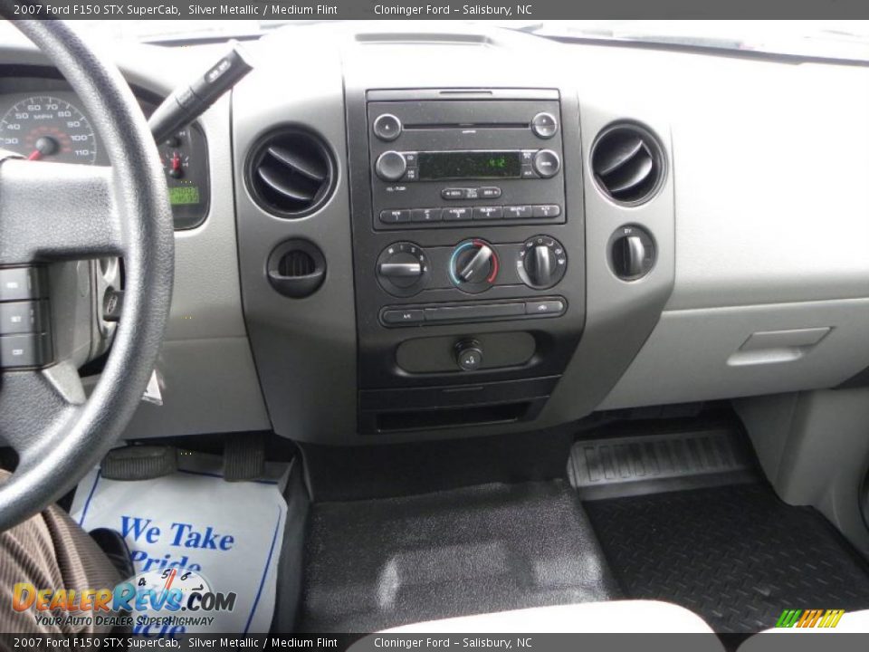 2007 Ford F150 STX SuperCab Silver Metallic / Medium Flint Photo #21