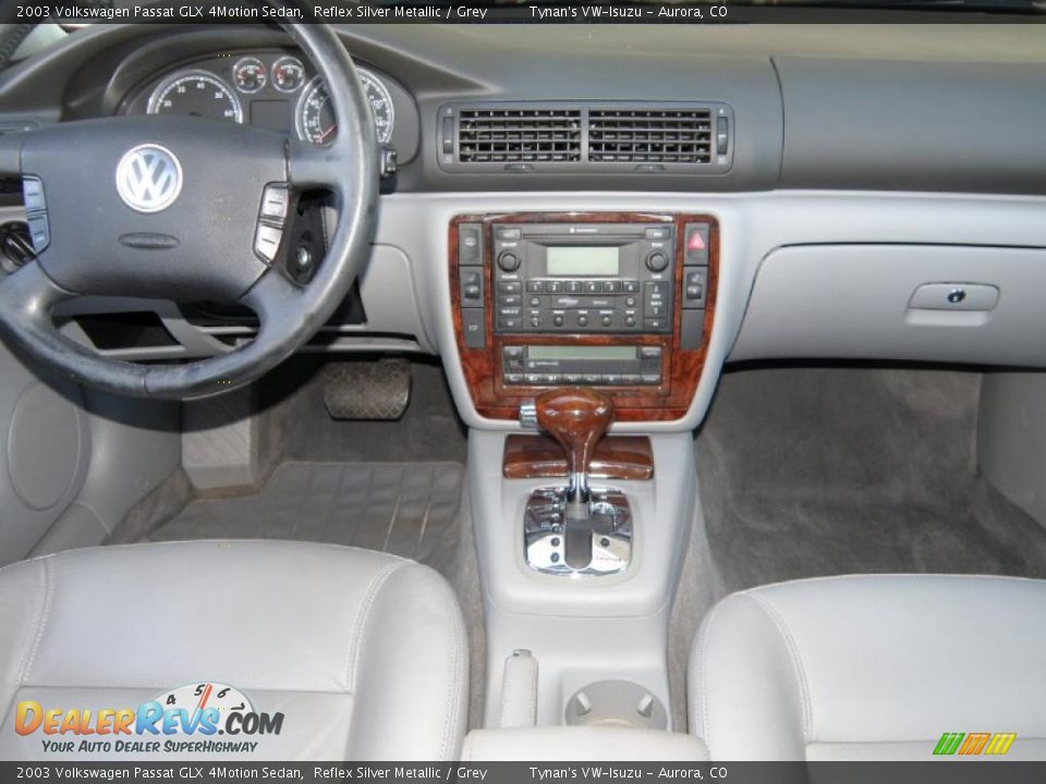2003 Volkswagen Passat GLX 4Motion Sedan Reflex Silver Metallic / Grey Photo #9