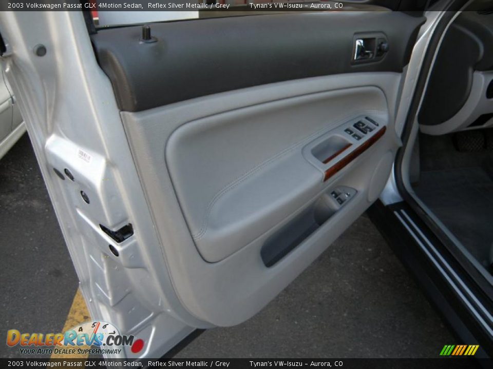 2003 Volkswagen Passat GLX 4Motion Sedan Reflex Silver Metallic / Grey Photo #13
