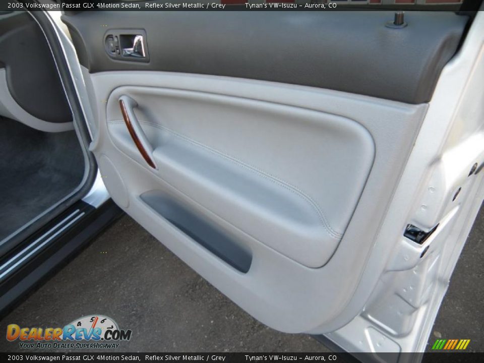 2003 Volkswagen Passat GLX 4Motion Sedan Reflex Silver Metallic / Grey Photo #15