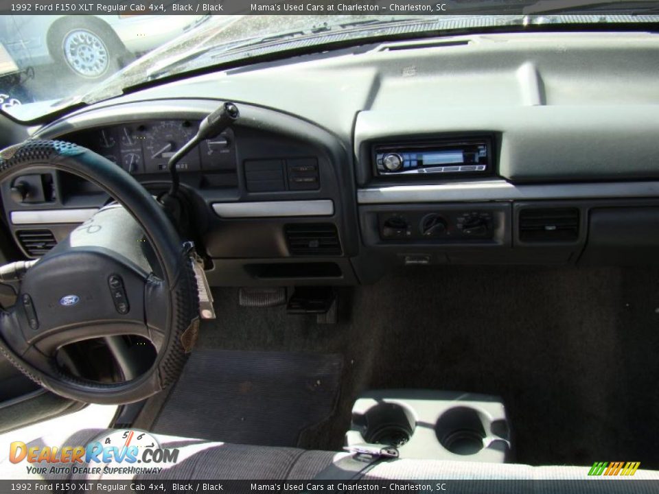 1992 Ford F150 XLT Regular Cab 4x4 Black / Black Photo #13
