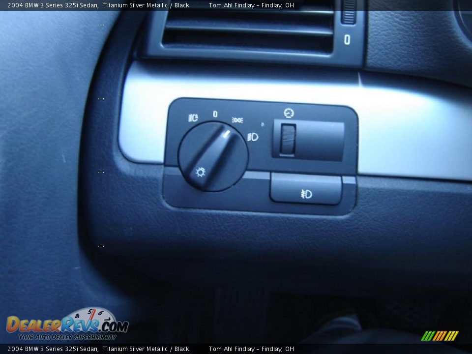 2004 BMW 3 Series 325i Sedan Titanium Silver Metallic / Black Photo #17
