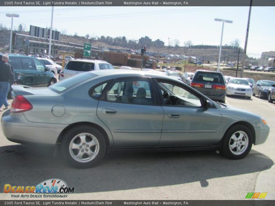 2005 Ford Taurus SE Light Tundra Metallic / Medium/Dark Flint Photo #7