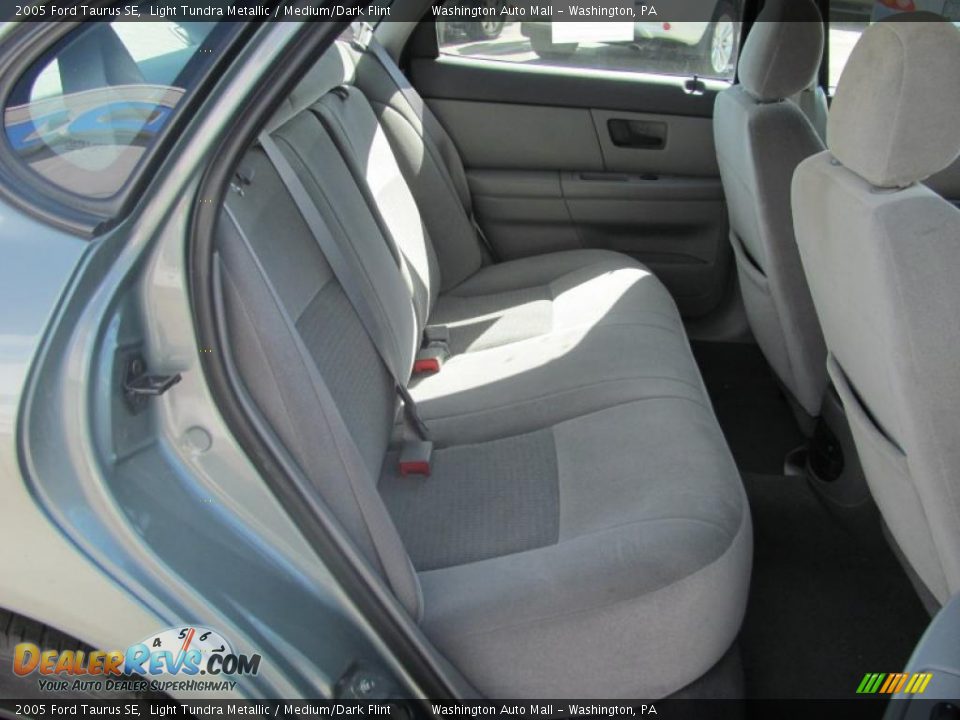 2005 Ford Taurus SE Light Tundra Metallic / Medium/Dark Flint Photo #13