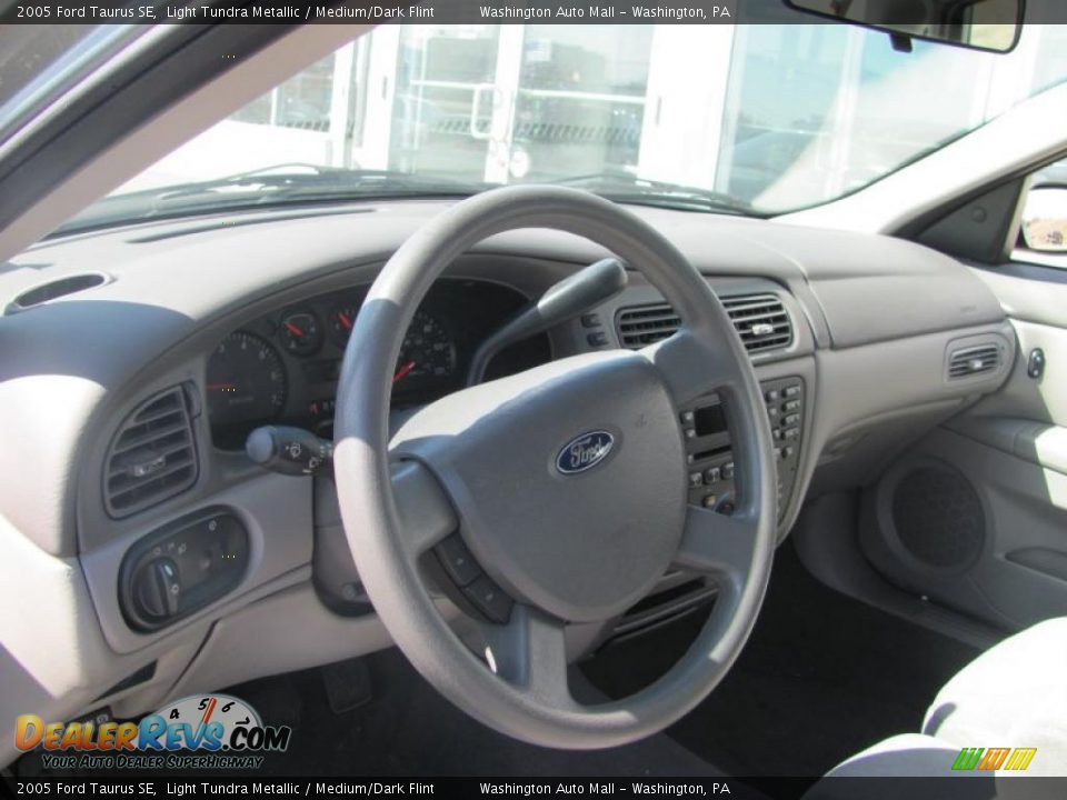 2005 Ford Taurus SE Light Tundra Metallic / Medium/Dark Flint Photo #14