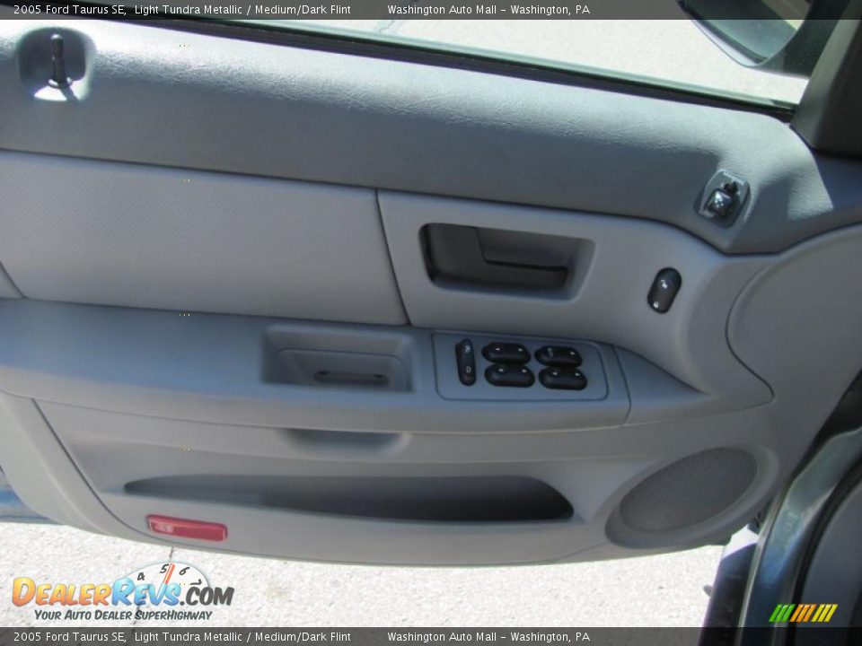 2005 Ford Taurus SE Light Tundra Metallic / Medium/Dark Flint Photo #15