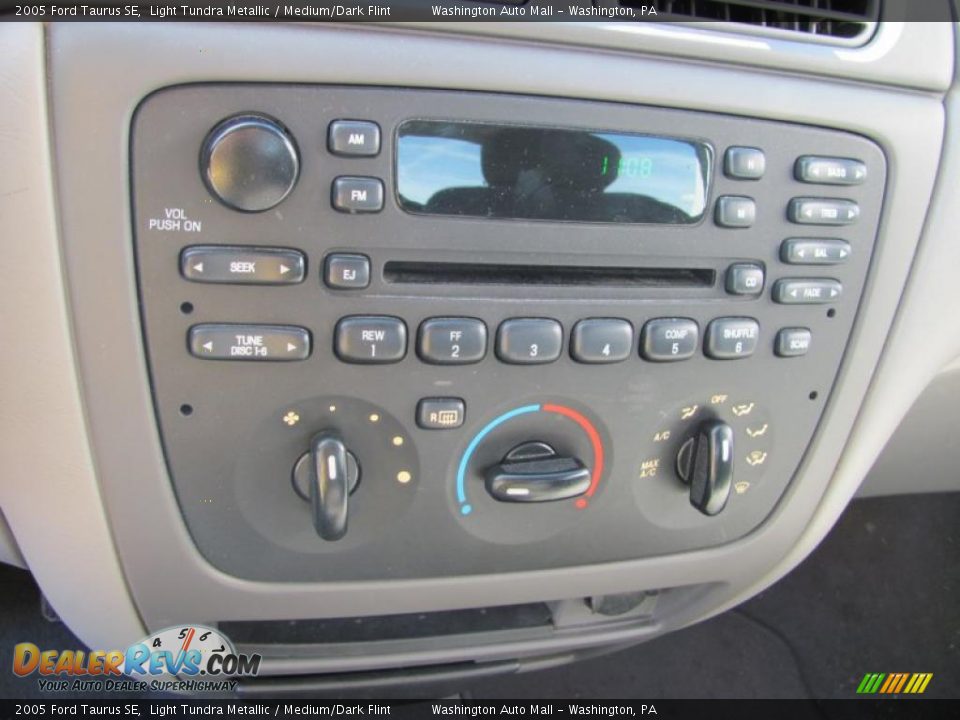 2005 Ford Taurus SE Light Tundra Metallic / Medium/Dark Flint Photo #17