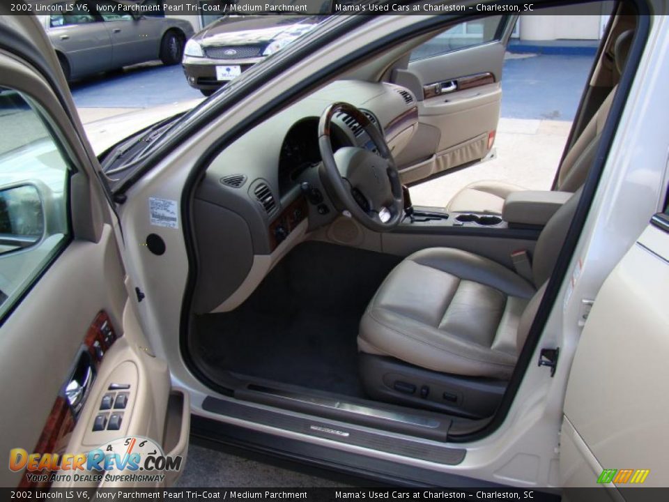 2002 Lincoln LS V6 Ivory Parchment Pearl Tri-Coat / Medium Parchment Photo #9