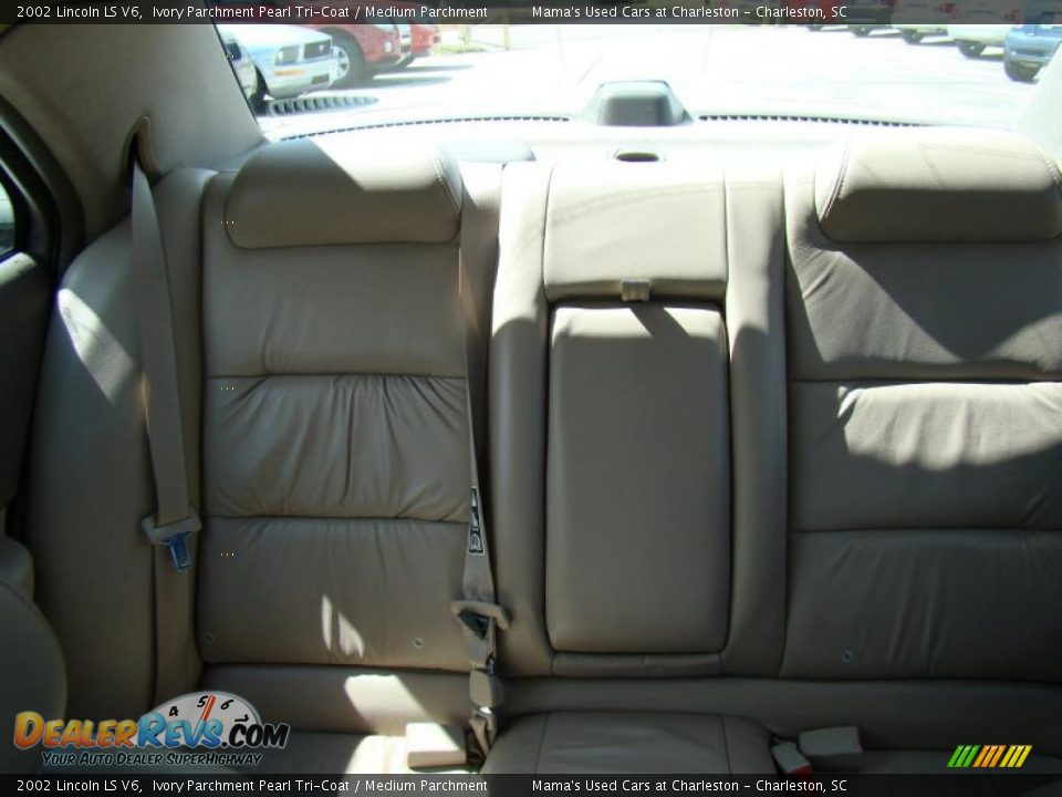 2002 Lincoln LS V6 Ivory Parchment Pearl Tri-Coat / Medium Parchment Photo #12