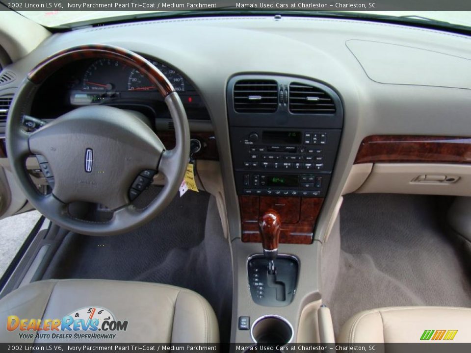2002 Lincoln LS V6 Ivory Parchment Pearl Tri-Coat / Medium Parchment Photo #17