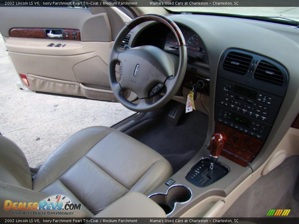 2002 Lincoln LS V6 Ivory Parchment Pearl Tri-Coat / Medium Parchment Photo #18