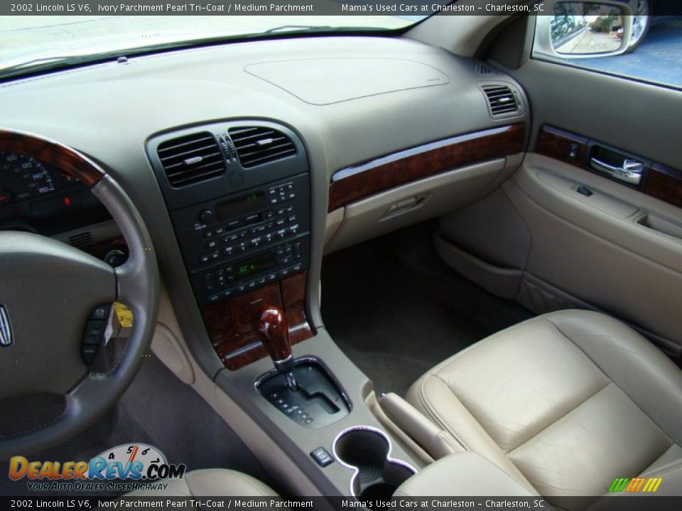 2002 Lincoln LS V6 Ivory Parchment Pearl Tri-Coat / Medium Parchment Photo #19