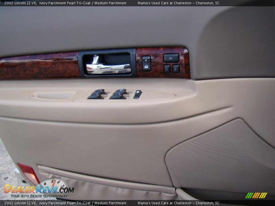 2002 Lincoln LS V6 Ivory Parchment Pearl Tri-Coat / Medium Parchment Photo #20
