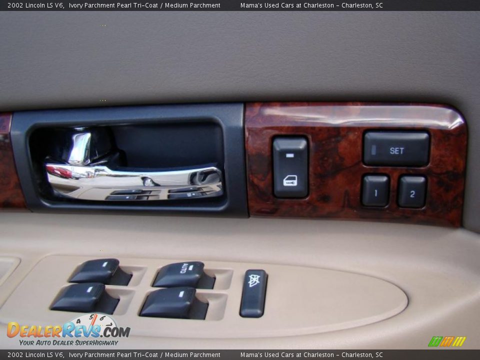 2002 Lincoln LS V6 Ivory Parchment Pearl Tri-Coat / Medium Parchment Photo #21