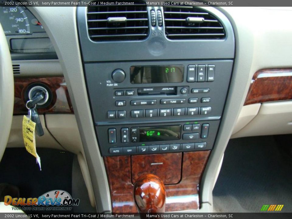 2002 Lincoln LS V6 Ivory Parchment Pearl Tri-Coat / Medium Parchment Photo #22