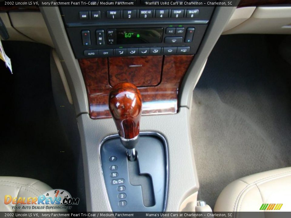 2002 Lincoln LS V6 Ivory Parchment Pearl Tri-Coat / Medium Parchment Photo #23
