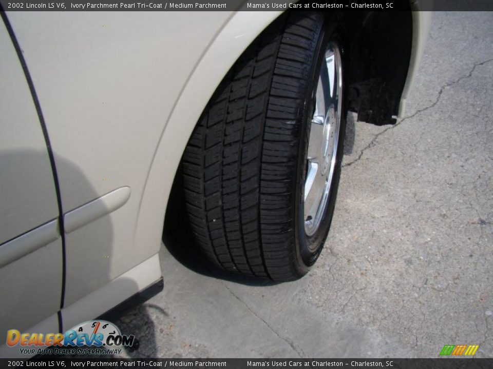 2002 Lincoln LS V6 Ivory Parchment Pearl Tri-Coat / Medium Parchment Photo #29
