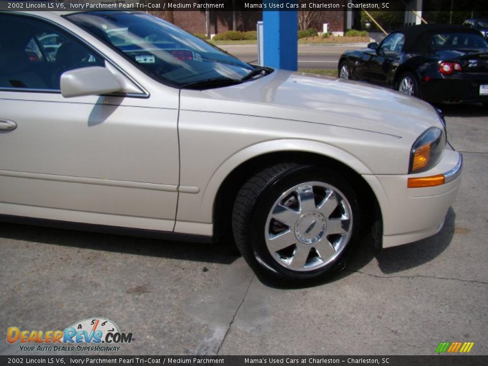 2002 Lincoln LS V6 Ivory Parchment Pearl Tri-Coat / Medium Parchment Photo #31