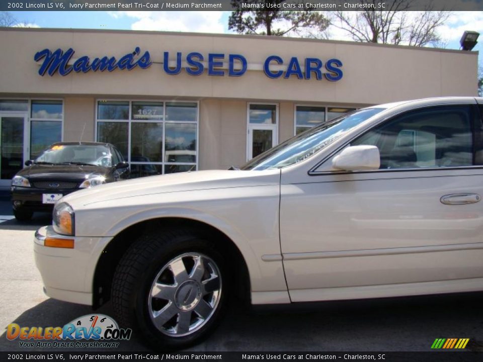 2002 Lincoln LS V6 Ivory Parchment Pearl Tri-Coat / Medium Parchment Photo #32