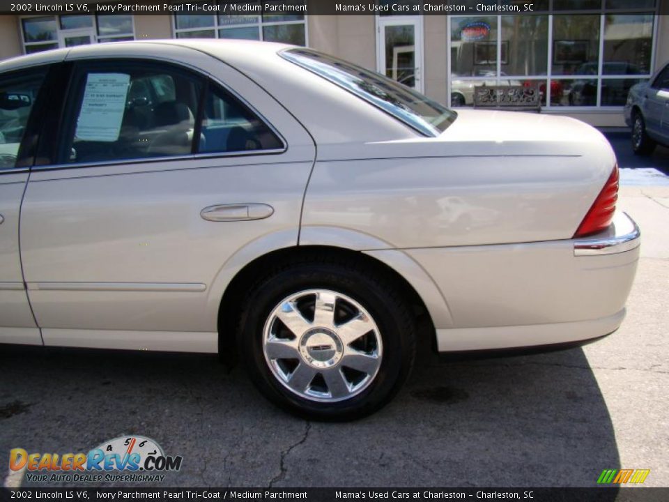 2002 Lincoln LS V6 Ivory Parchment Pearl Tri-Coat / Medium Parchment Photo #33