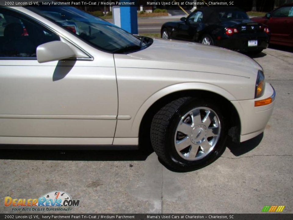 2002 Lincoln LS V6 Ivory Parchment Pearl Tri-Coat / Medium Parchment Photo #35