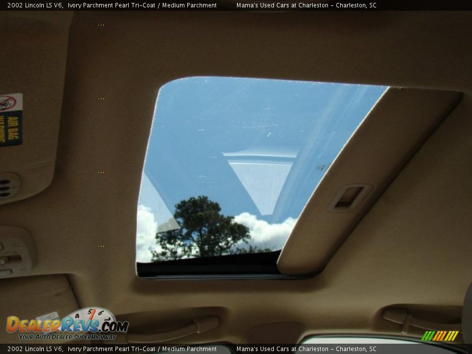 2002 Lincoln LS V6 Ivory Parchment Pearl Tri-Coat / Medium Parchment Photo #36