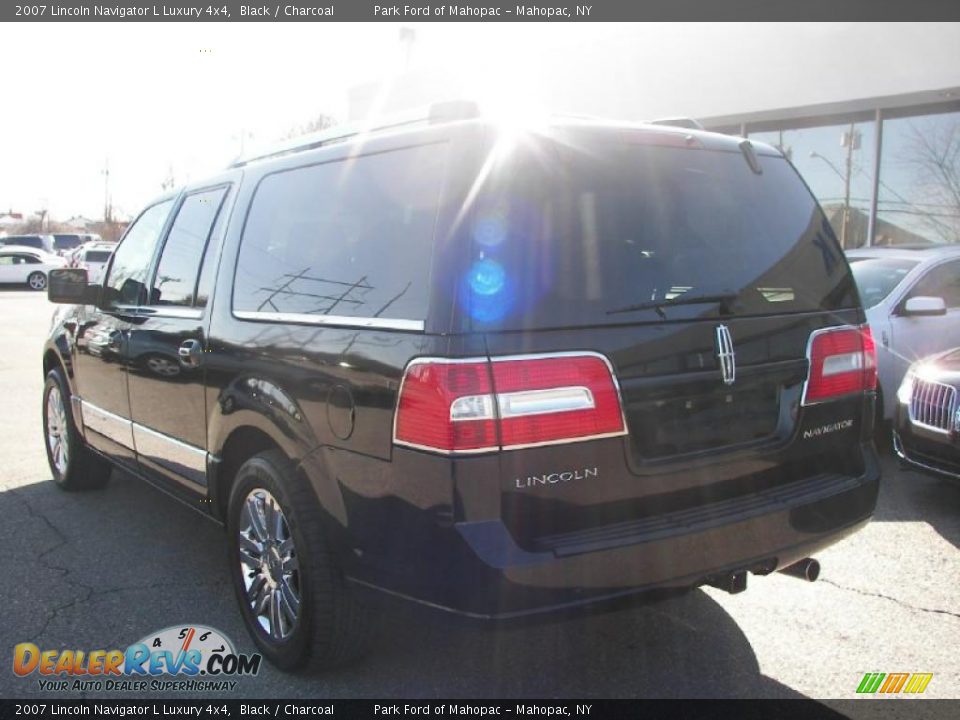 2007 Lincoln Navigator L Luxury 4x4 Black / Charcoal Photo #4