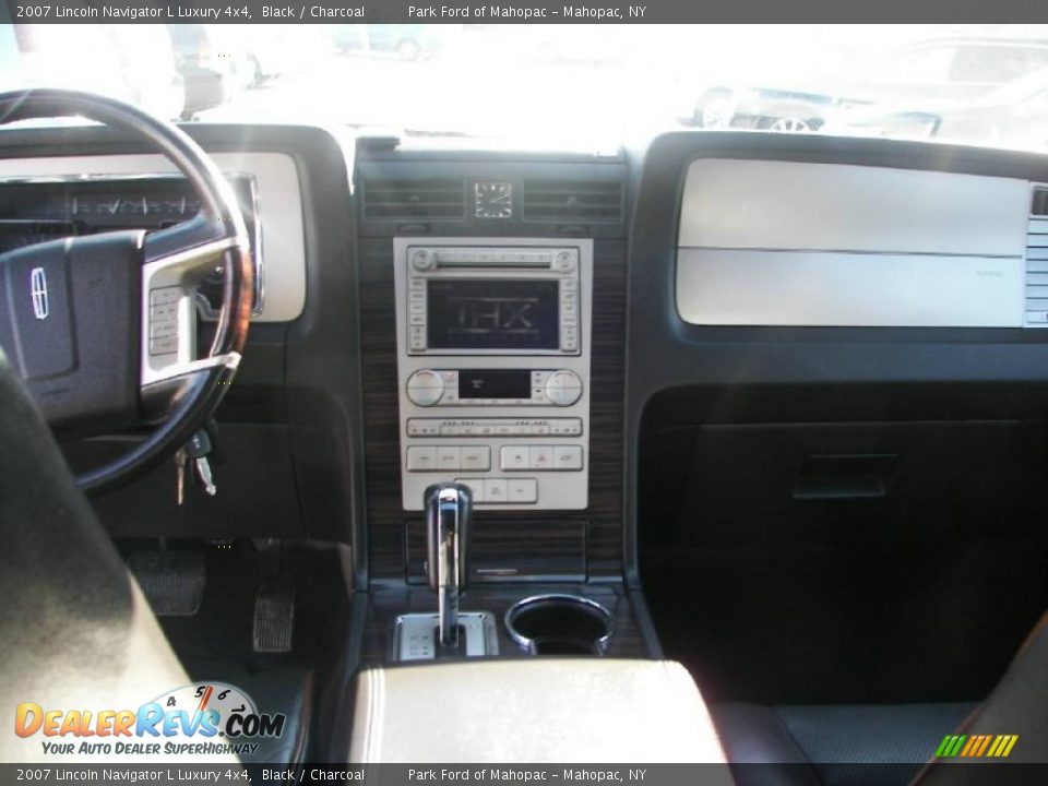 2007 Lincoln Navigator L Luxury 4x4 Black / Charcoal Photo #17