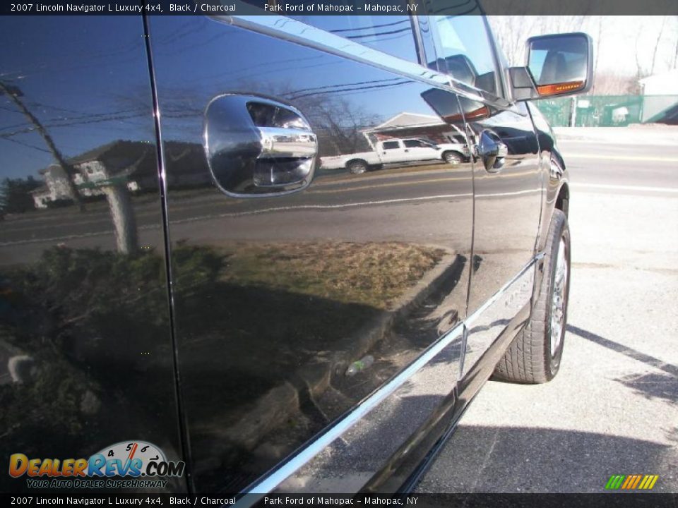 2007 Lincoln Navigator L Luxury 4x4 Black / Charcoal Photo #20