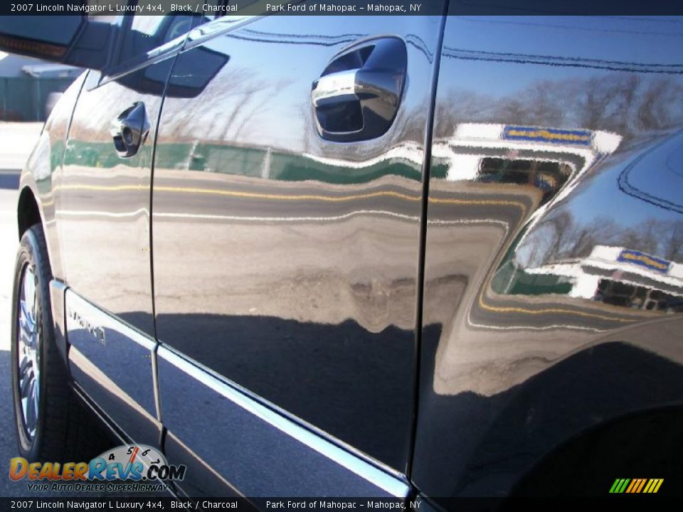 2007 Lincoln Navigator L Luxury 4x4 Black / Charcoal Photo #21