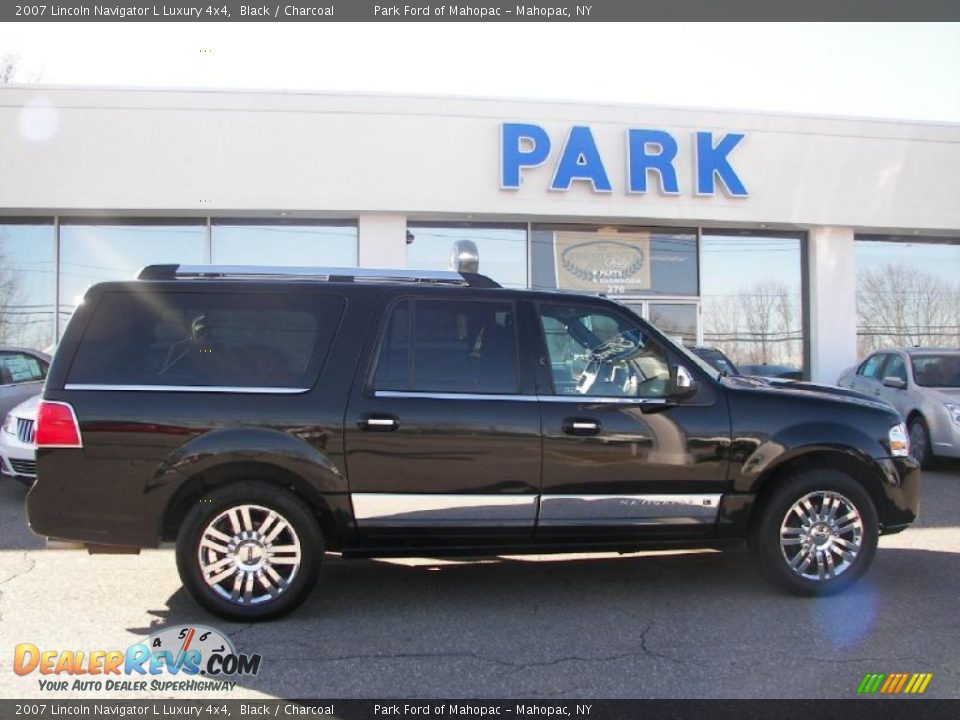 2007 Lincoln Navigator L Luxury 4x4 Black / Charcoal Photo #25
