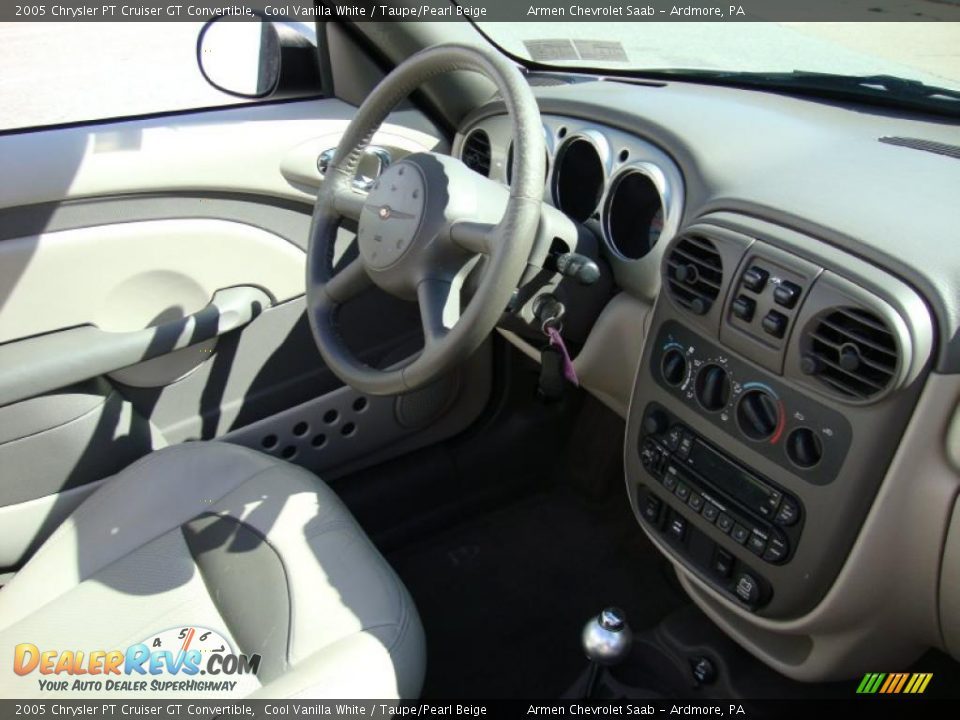 2005 Chrysler PT Cruiser GT Convertible Cool Vanilla White / Taupe/Pearl Beige Photo #17