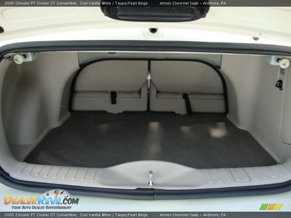 2005 Chrysler PT Cruiser GT Convertible Cool Vanilla White / Taupe/Pearl Beige Photo #21
