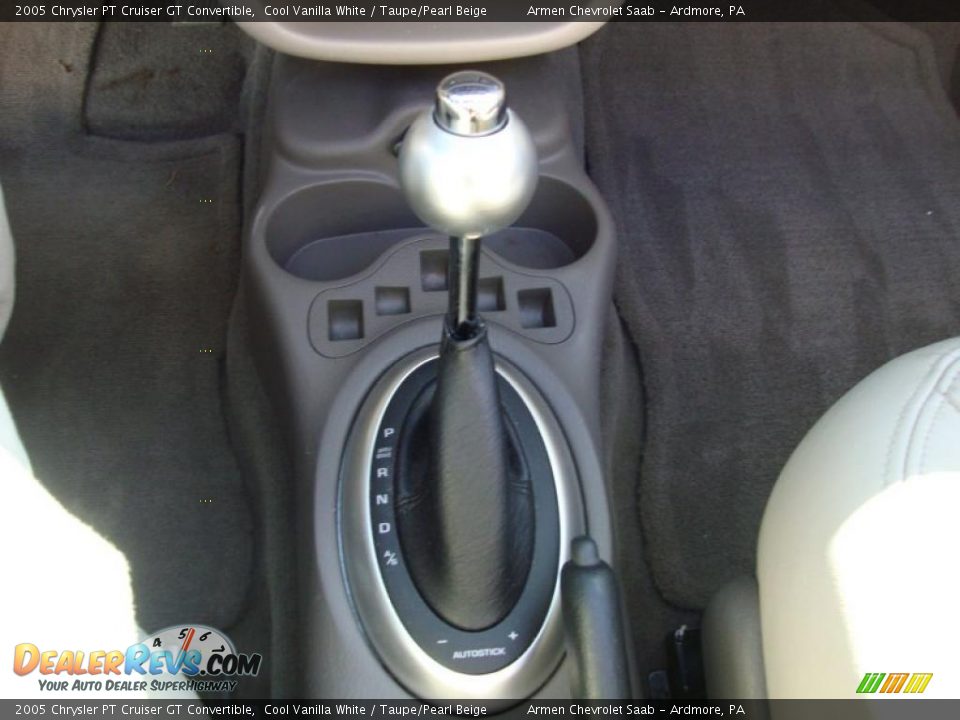 2005 Chrysler PT Cruiser GT Convertible Cool Vanilla White / Taupe/Pearl Beige Photo #29