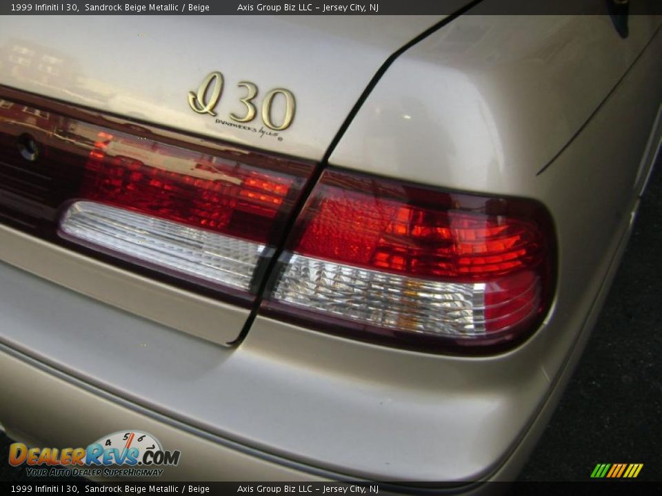 1999 Infiniti I 30 Sandrock Beige Metallic / Beige Photo #3