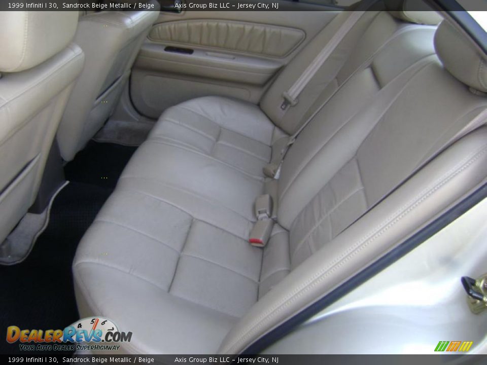 1999 Infiniti I 30 Sandrock Beige Metallic / Beige Photo #8
