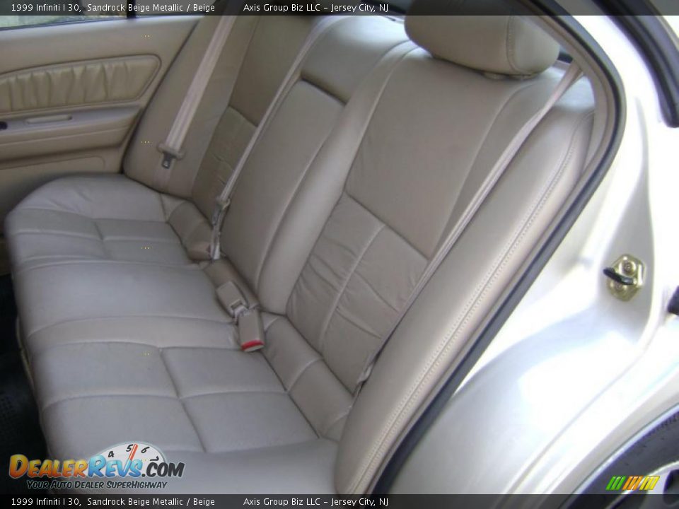 1999 Infiniti I 30 Sandrock Beige Metallic / Beige Photo #9