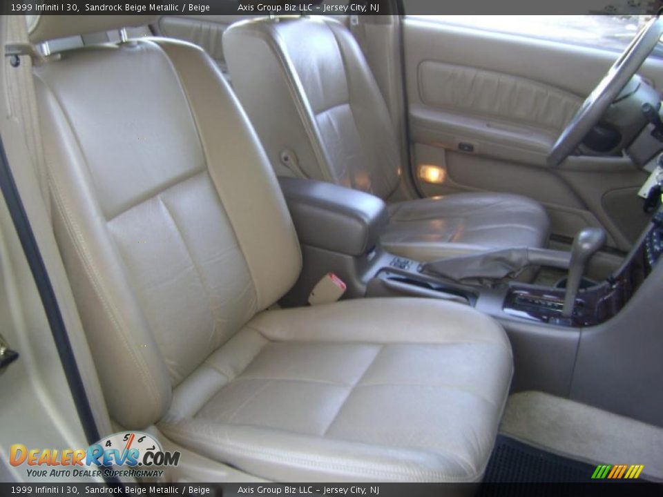 1999 Infiniti I 30 Sandrock Beige Metallic / Beige Photo #13