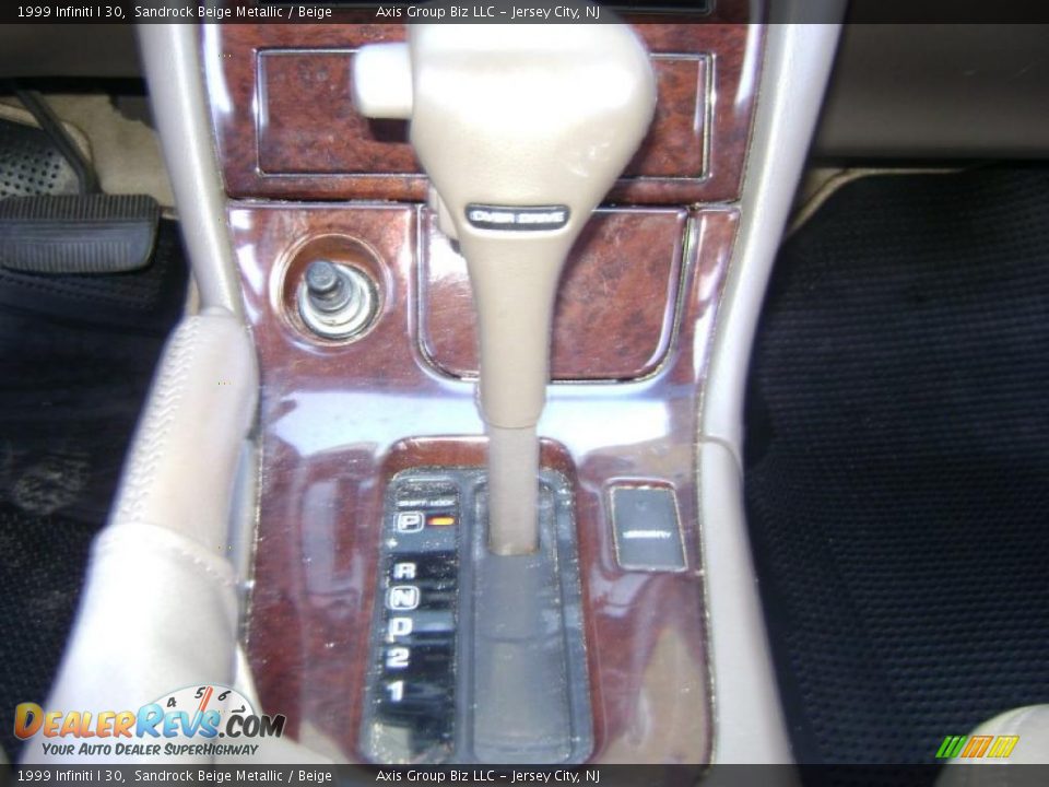 1999 Infiniti I 30 Sandrock Beige Metallic / Beige Photo #16